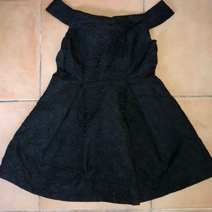 L’artiste Black off the shoulder dress L